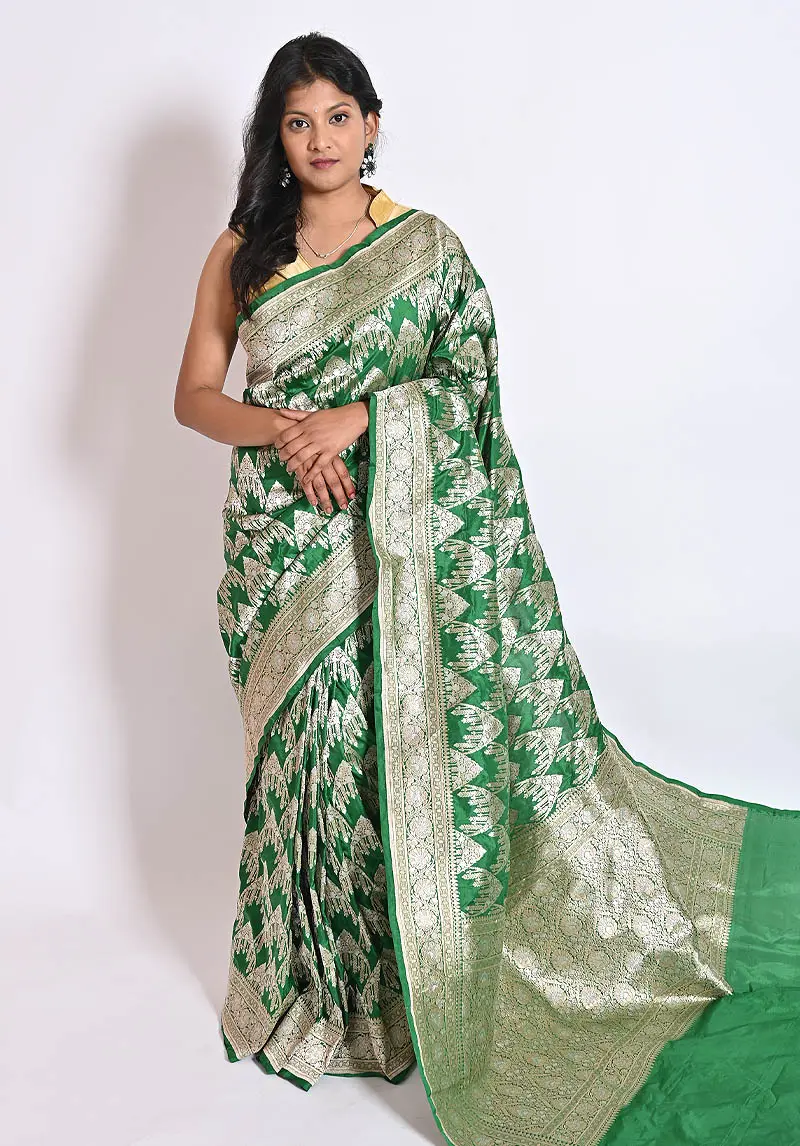 Gleaming Dark Green Soft Banarasi Silk Saree With Beautiful Blouse Pie –  LajreeDesigner